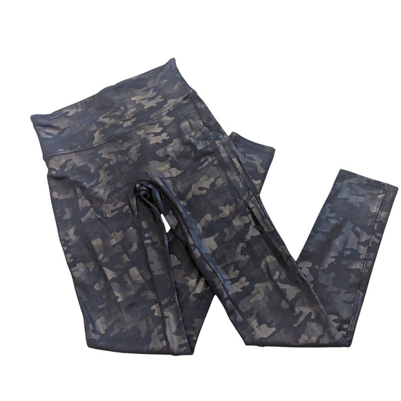 Women’s Spanx Faux Leather Matte Camo Leggings Size Small Petite - Picture 2 of 10